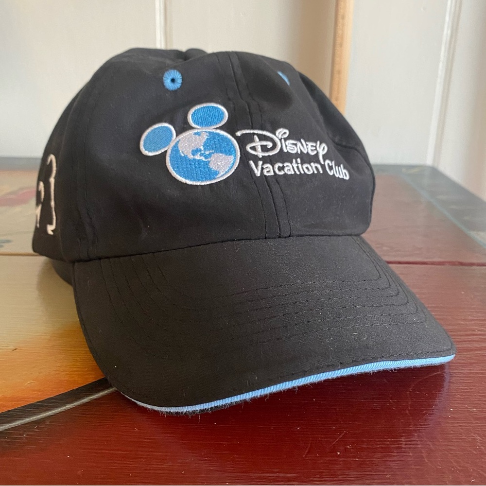 Disney Vacation Club member black hat cap adjustable strap Mickey Icon Logo
